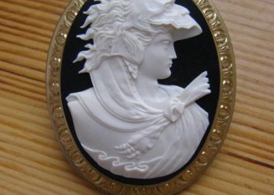 A miniature wood carving made by Vladimir Rusinov.