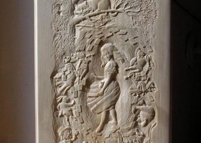 A miniature wood carving made by Vladimir Rusinov.
