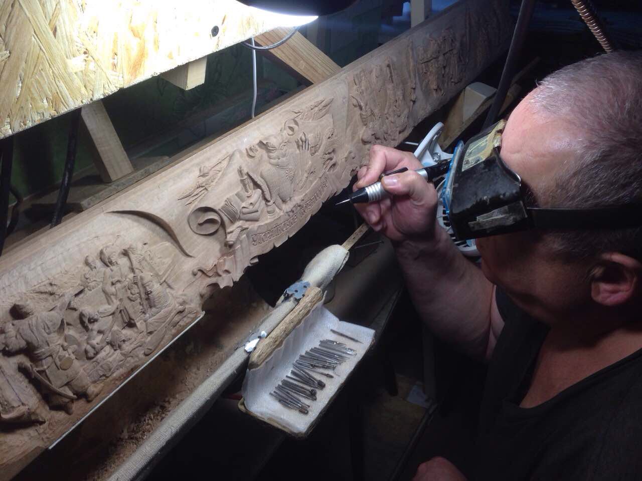 Rusinov34 Vladimir at work on a substantial piece.