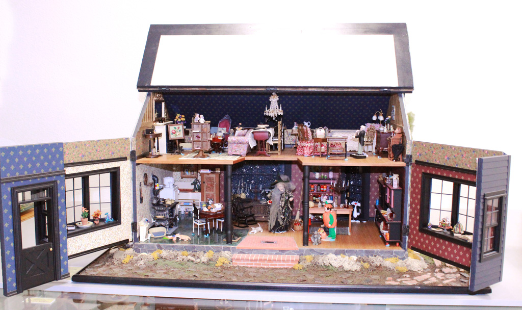 Witch’s House Dollhouse