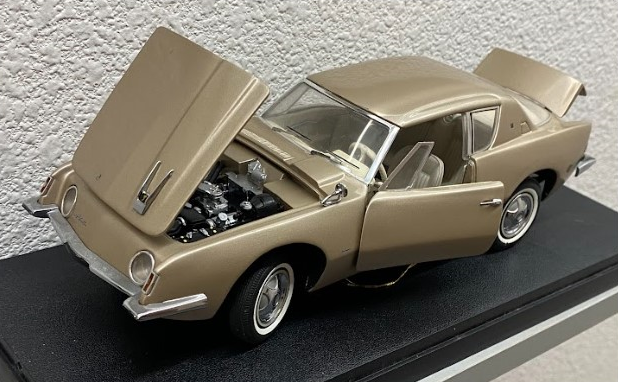 1/24 Scale Diecast Model 1963 Studebaker Avanti
