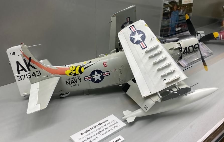Douglas AD (A1) Skyraider 1/32 Scale Plastic Model