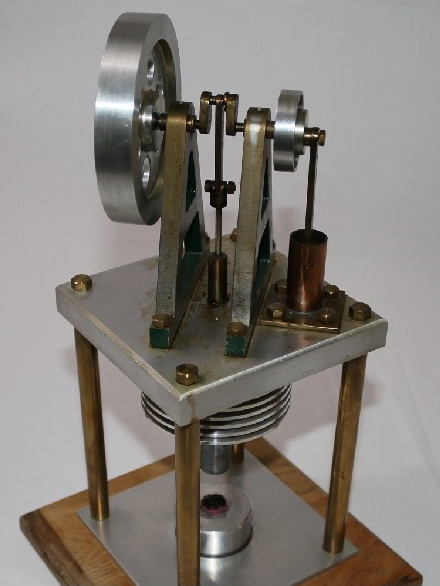 Stirling Vertical Engine